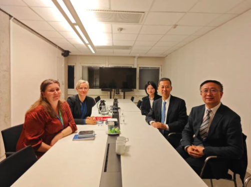 Chinese Ambassador to Sweden, Cui Aimin, met with the Secretary-General of the Swedish National Commission for UNESCO.