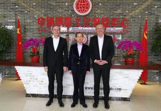 中国国际文化传播中心执行主席龙宇翔会见德国碳纤维谷主席顾纳・莫志