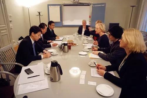 中国驻瑞典大使桂从友会见瑞典高等教育与科研大臣
