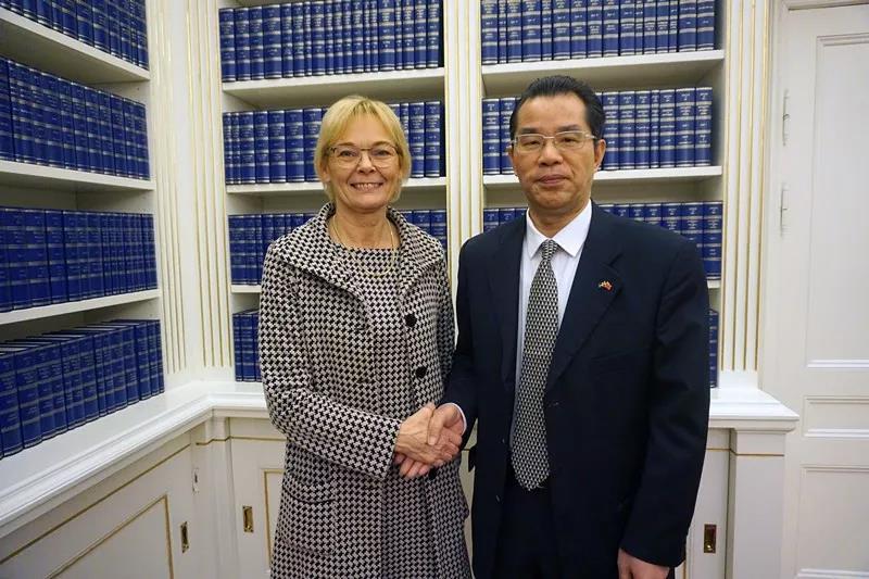 中国驻瑞典大使桂从友会见瑞典议会第一副议