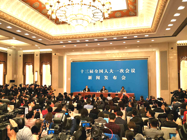 十三届全国人大一次会议新闻发布会在北京人民大会堂举行