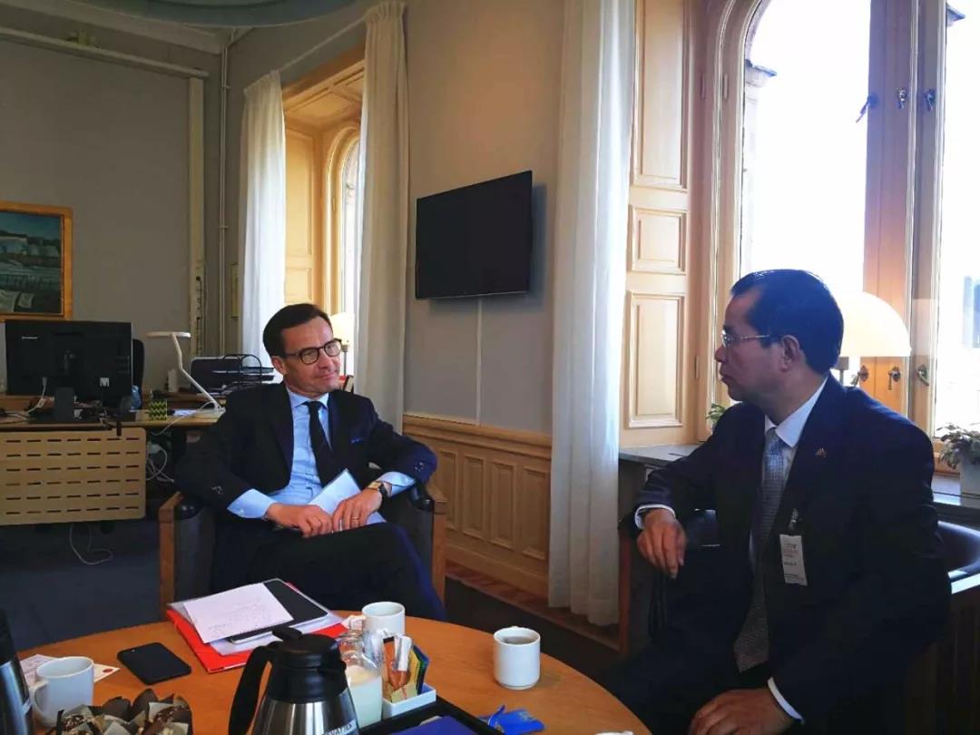 中国驻瑞典大使桂从友拜会瑞典温和党主席克里斯特松