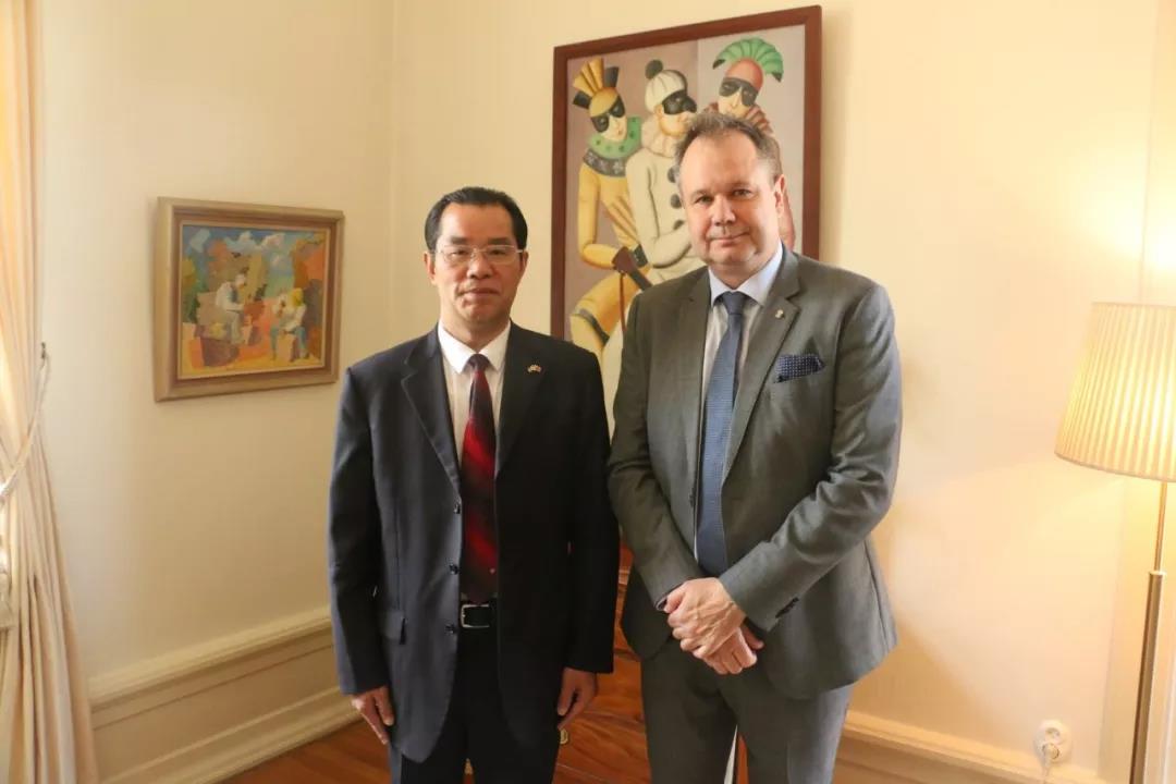 中国驻瑞典大使桂从友会见哈兰省代省督彼得斯