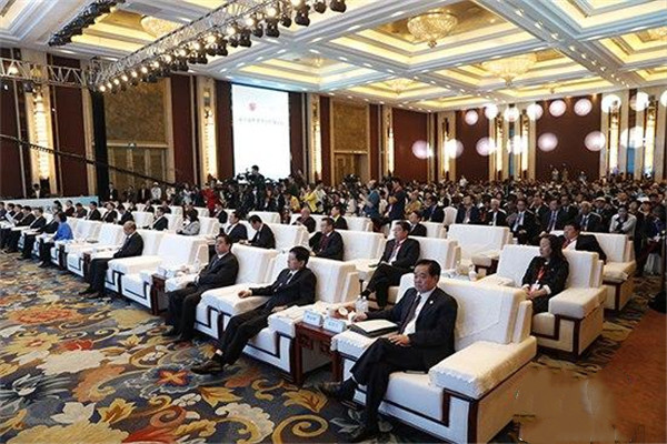 第十届世界华文传媒高峰论坛在石家庄开幕